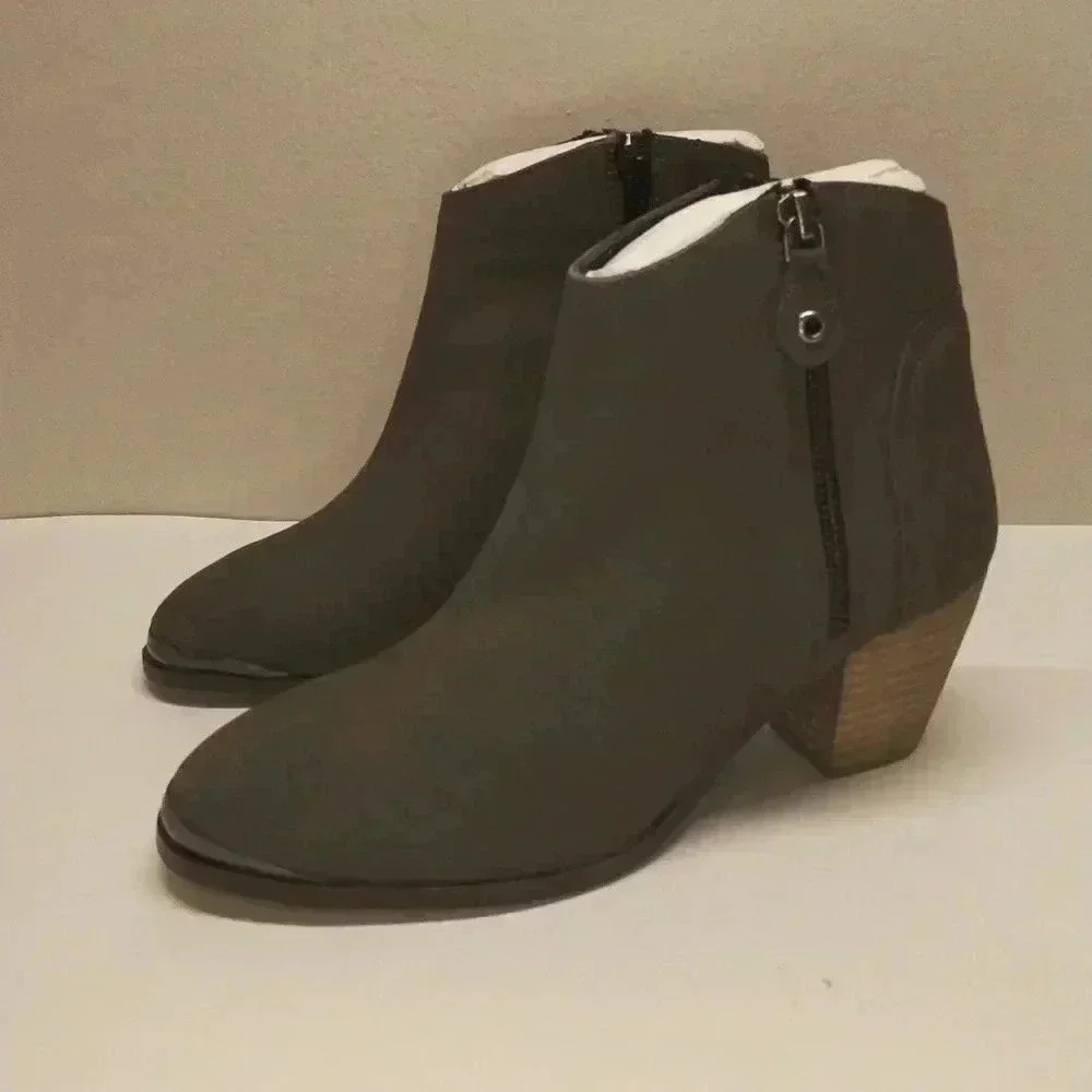 Diva woman sequoia suede leather block heel booties size 8,5 new with no box.